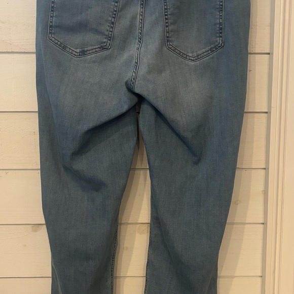 J JILL High Rise Straight Leg Pull On Crop Jeans Light Wash
Stretch Size 14 - Picture 6 of 9